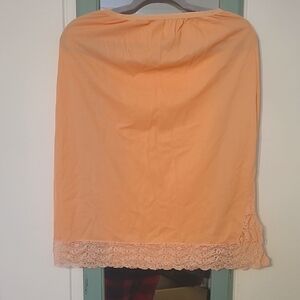Vintage half slip peach color NWOT size small average slit lace accents